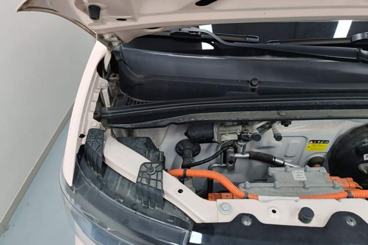 Used Wuling Hongguang MINIEV 2022 Macaron Premium Model – Lithium Iron Phosphate Engine Bay Right