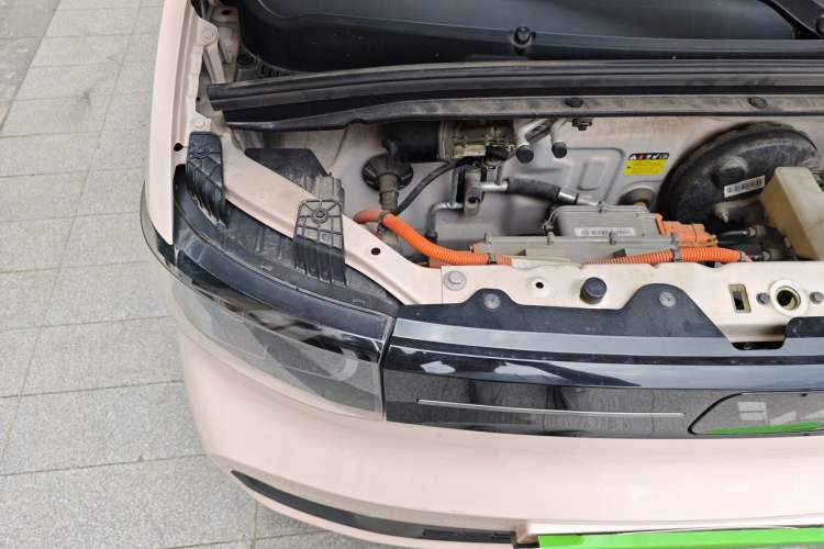 Used Wuling Hongguang MINIEV 2022 Macaron Premium Model – Lithium Ternary Battery Engine Bay Right