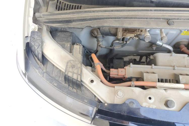 Used Wuling Hongguang MINIEV 2022 Macaron Premium Model – Lithium Iron Phosphate Engine Bay Right