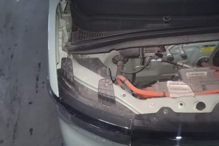 Used Wuling Hongguang MINIEV 2022 Macaron Premium Model – Lithium Iron Phosphate Engine Bay Right