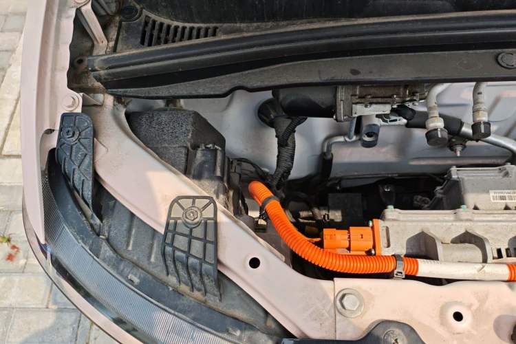 Used Wuling Hongguang MINIEV 2022 Macaron Premium Model – Lithium Iron Phosphate Engine Bay Right