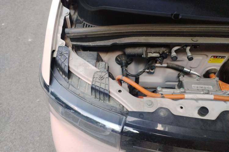 Used Wuling Hongguang MINIEV 2022 Macaron Colorful Edition Lithium-Ion Battery Engine Bay Right