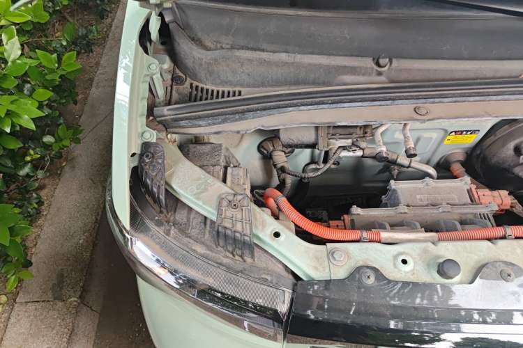 Used Wuling Hongguang MINIEV 2022 Macaron Premium Model – Lithium Iron Phosphate Engine Bay Right