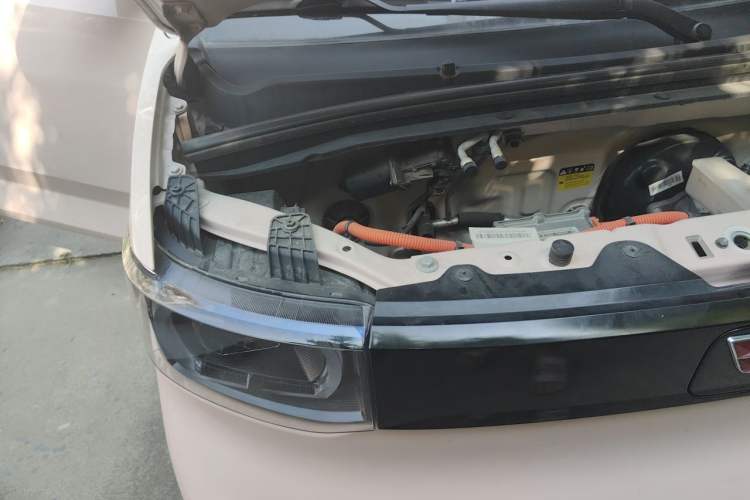 Used Wuling Hongguang MINIEV 2022 Macaron Fashion Model Lithium Iron Phosphate Engine Bay Right