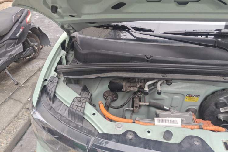 Used Wuling Hongguang MINIEV 2022 Macaron Premium Model – Lithium Iron Phosphate Engine Bay Right