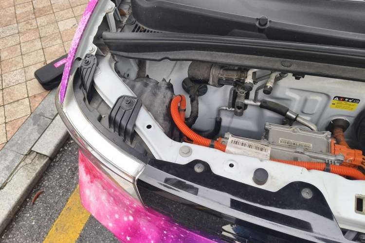 Used Wuling Hongguang MINIEV 2022 Zizai Version Lithium Iron Phosphate Engine Bay Right