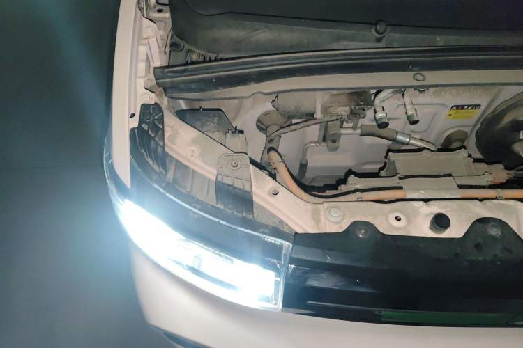 Used Wuling Hongguang MINIEV 2022 Macaron Premium Model – Lithium Iron Phosphate Engine Bay Right