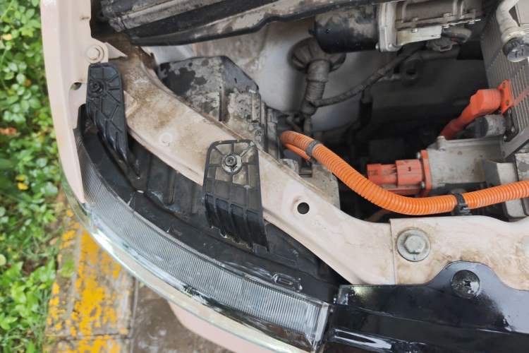 Used Wuling Hongguang MINIEV 2022 Macaron Fashion Model Lithium Iron Phosphate Engine Bay Right