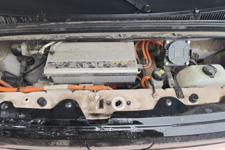 Used Wuling Hongguang MINIEV 2022 Macaron Fashion Model Lithium Iron Phosphate Engine Bay