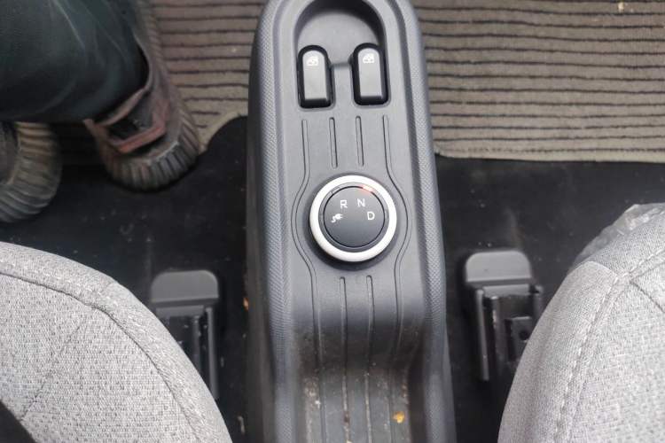 Used Wuling Hongguang MINIEV 2022 Macaron Fashion Model Lithium Iron Phosphate Gear Lever