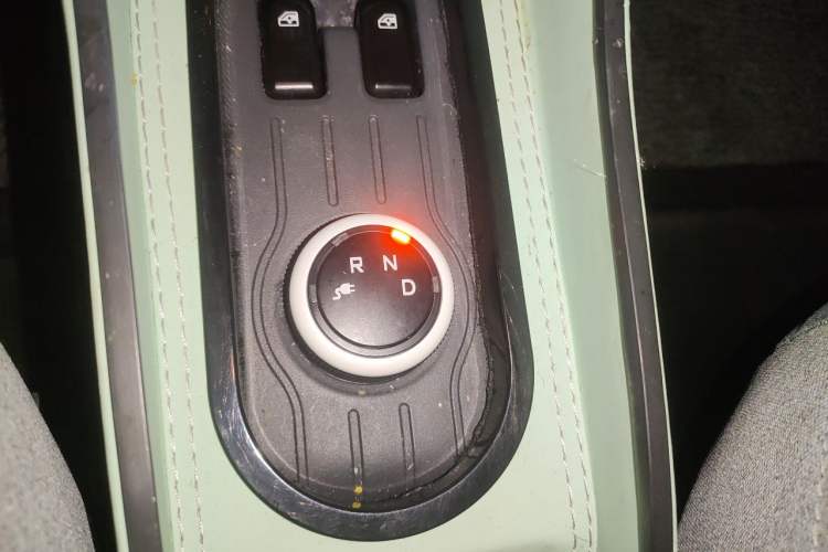 Used Wuling Hongguang MINIEV 2022 Macaron Fashion Model Lithium Iron Phosphate Gear Lever