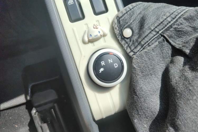 Used Wuling Hongguang MINIEV 2022 Macaron Premium Model – Lithium Iron Phosphate Gear Lever