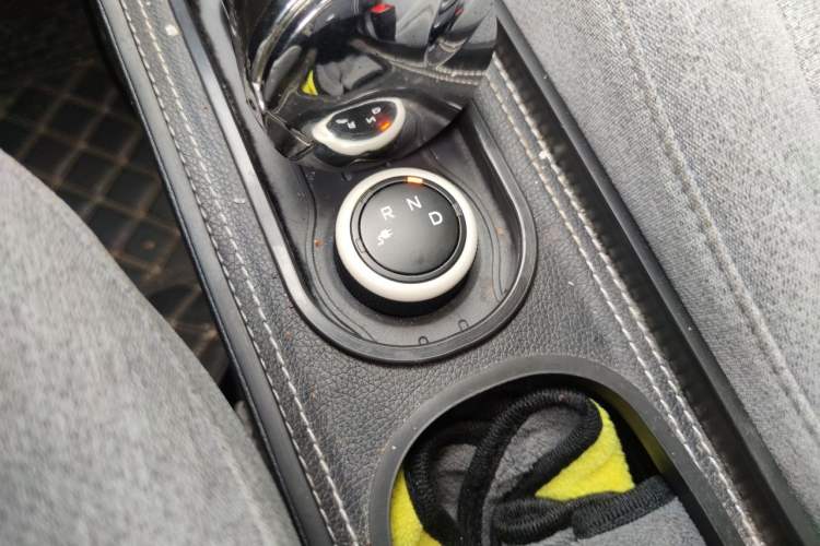 Used Wuling Hongguang MINIEV 2022 Macaron Premium Model – Lithium Iron Phosphate Gear Lever