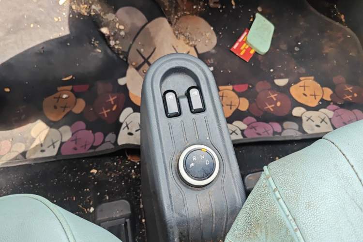 Used Wuling Hongguang MINIEV 2022 Macaron Premium Model – Lithium Iron Phosphate Gear Lever