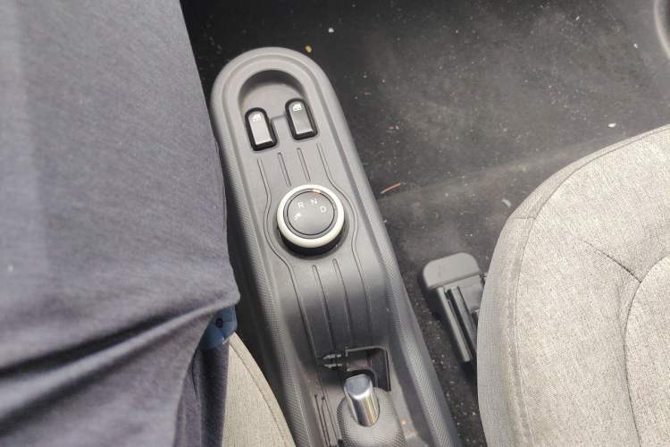 Used Wuling Hongguang MINIEV 2022 Macaron Fashion Model Lithium Iron Phosphate Gear Lever