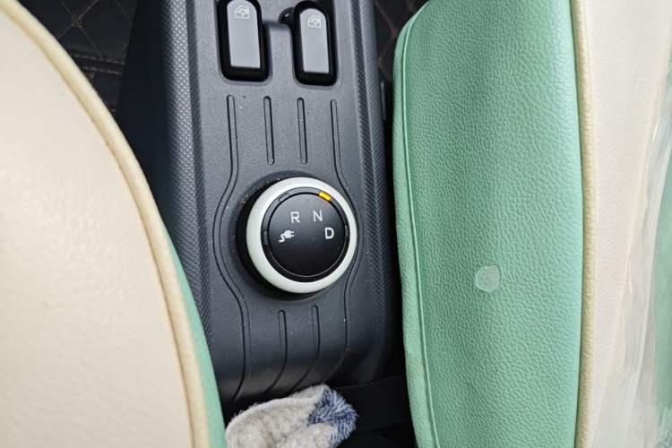 Used Wuling Hongguang MINIEV 2022 Macaron Fashion Edition Lithium-Nickel-Cobalt-Alpha-oxide Gear Lever