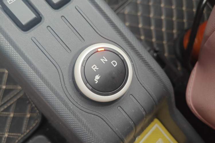 Used Wuling Hongguang MINIEV 2022 Macaron Premium Model – Lithium Iron Phosphate Gear Lever