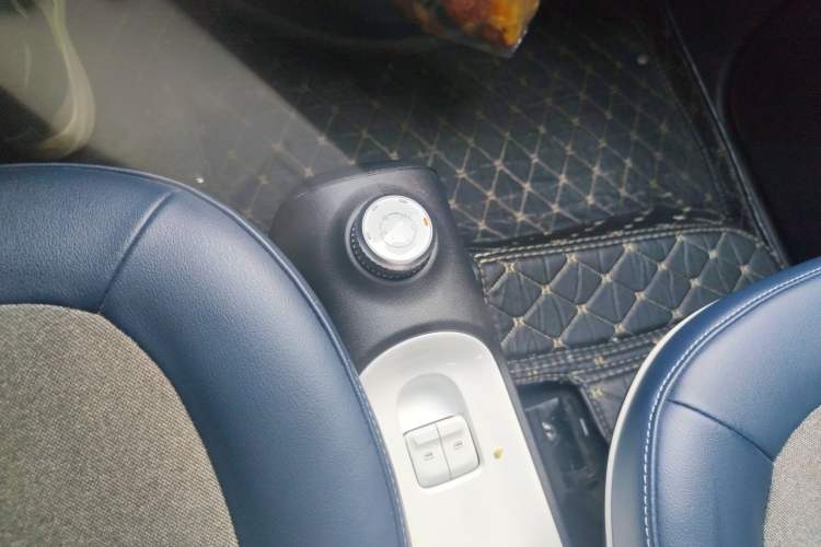 Used Wuling Hongguang MINIEV 2022 GAMEBOY 200km Gaming Edition with Lithium Iron Phosphate Gear Lever