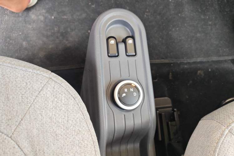 Used Wuling Hongguang MINIEV 2022 Macaron Fashion Model Lithium Iron Phosphate Gear Lever