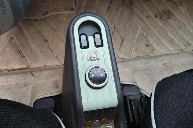 Used Wuling Hongguang MINIEV 2022 Macaron Fashion Model Lithium Iron Phosphate Gear Lever