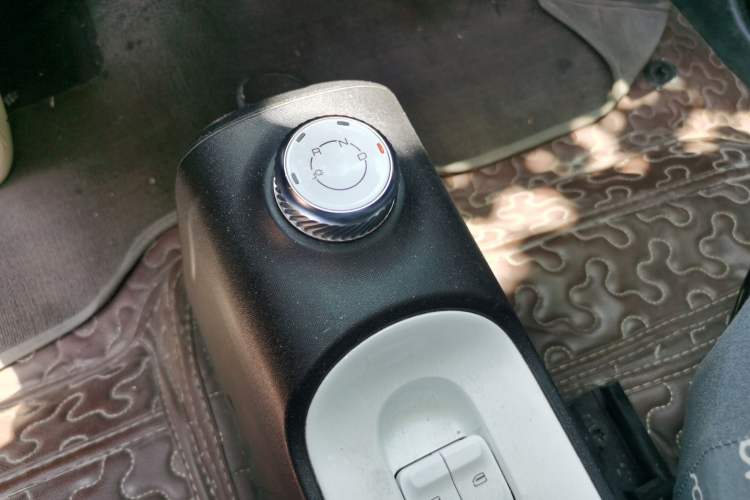 Used Wuling Hongguang MINIEV 2022 GAMEBOY 300km Enthusiast Model with Lithium Iron Phosphate Gear Lever
