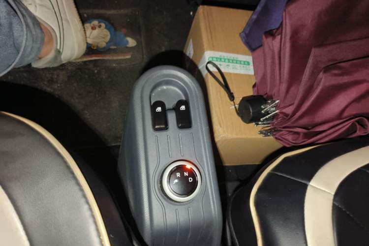 Used Wuling Hongguang MINIEV 2022 Macaron Premium Model – Lithium Iron Phosphate Gear Lever