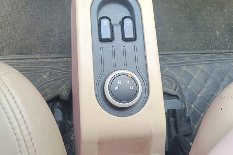 Used Wuling Hongguang MINIEV 2022 Macaron Premium Model – Lithium Iron Phosphate Gear Lever