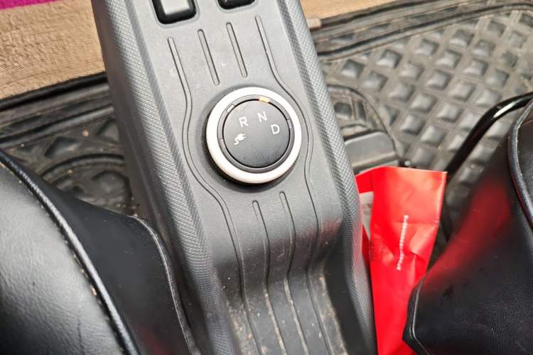 Used Wuling Hongguang MINIEV 2022 Macaron Premium Model – Lithium Iron Phosphate Gear Lever