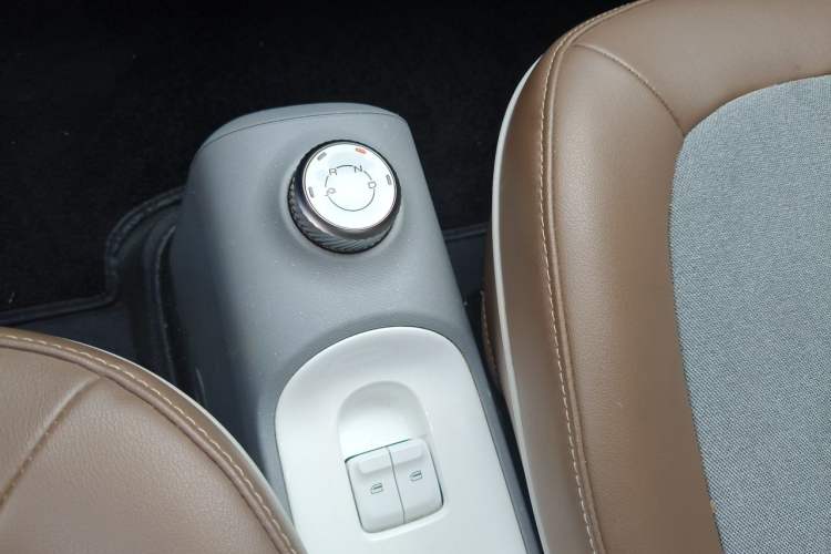 Used Wuling Hongguang MINIEV 2022 GAMEBOY 200km Gaming Edition with Lithium Iron Phosphate Gear Lever
