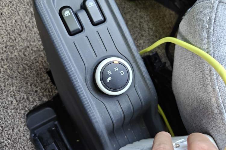Used Wuling Hongguang MINIEV 2022 Macaron Premium Model – Lithium Iron Phosphate Gear Lever