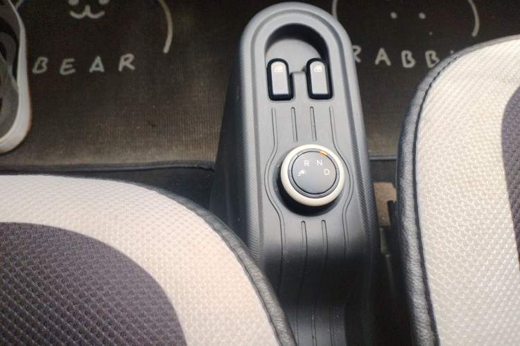 Used Wuling Hongguang MINIEV 2022 Macaron Colorful Edition Lithium-Ion Battery Gear Lever