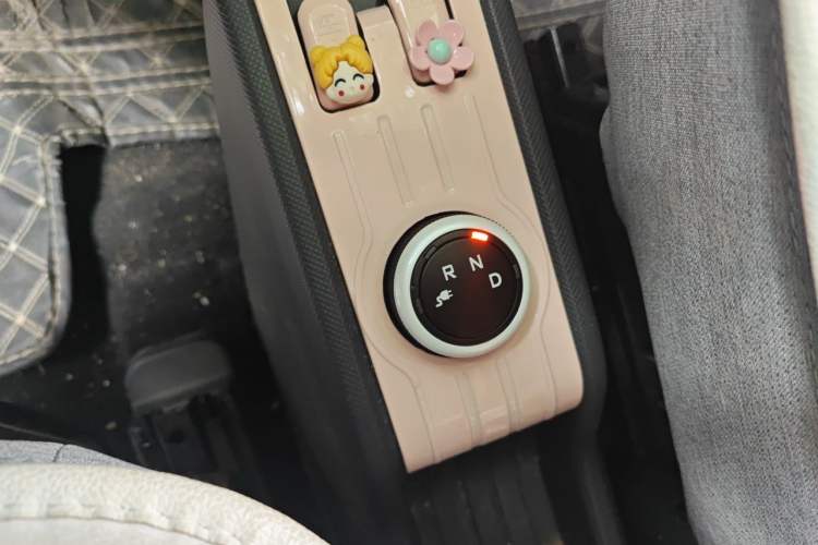 Used Wuling Hongguang MINIEV 2022 Macaron Premium Model – Lithium Iron Phosphate Gear Lever