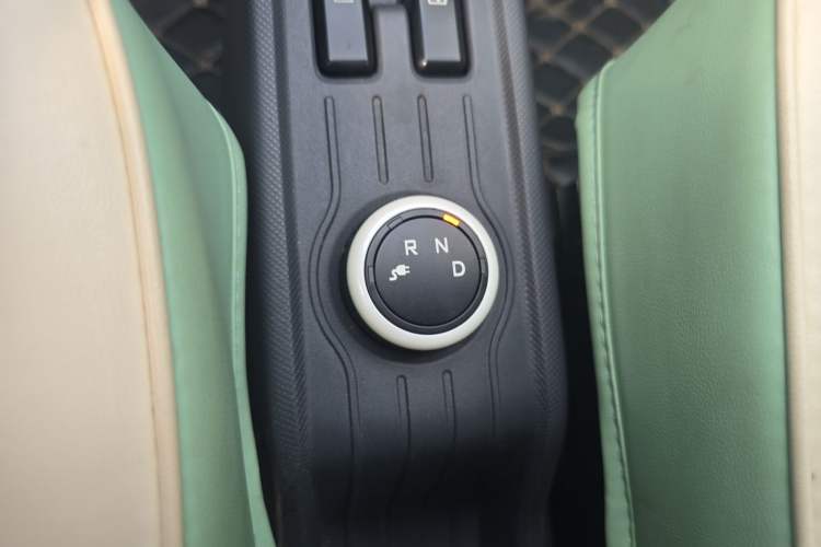 Used Wuling Hongguang MINIEV 2022 Macaron Fashion Model Lithium Iron Phosphate Gear Lever