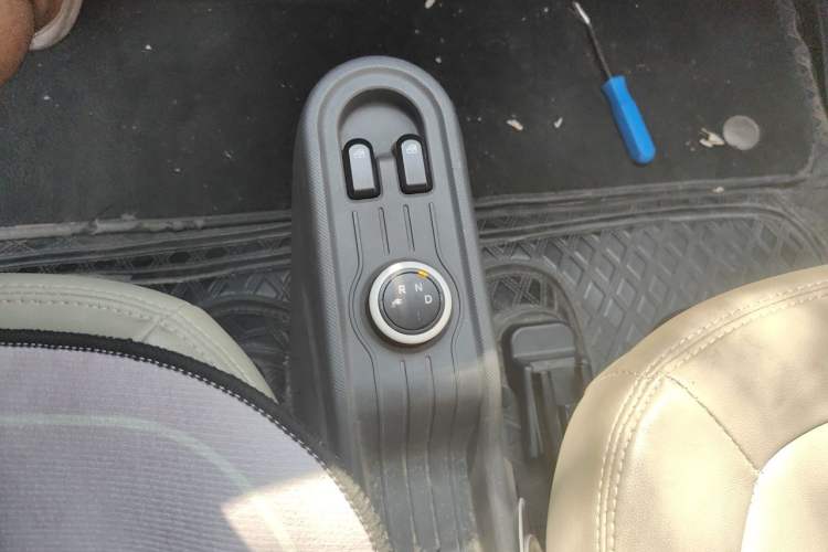 Used Wuling Hongguang MINIEV 2022 Macaron Fashion Model Lithium Iron Phosphate Gear Lever
