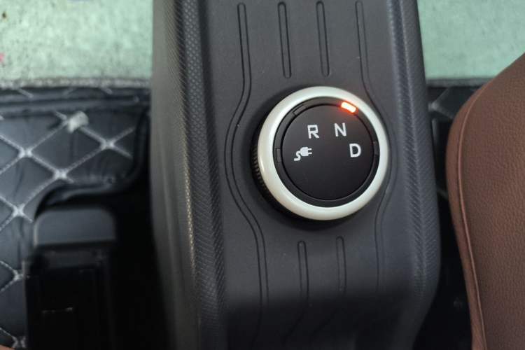 Used Wuling Hongguang MINIEV 2022 Macaron Premium Model – Lithium Iron Phosphate Gear Lever