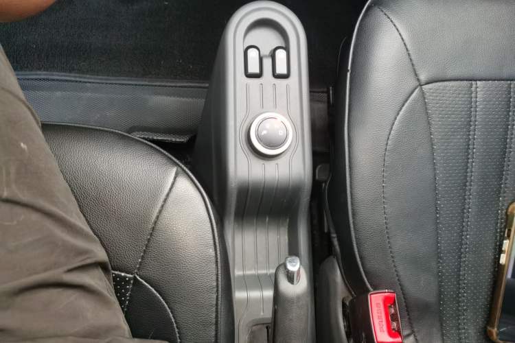 Used Wuling Hongguang MINIEV 2022 Macaron Premium Model – Lithium Iron Phosphate Gear Lever