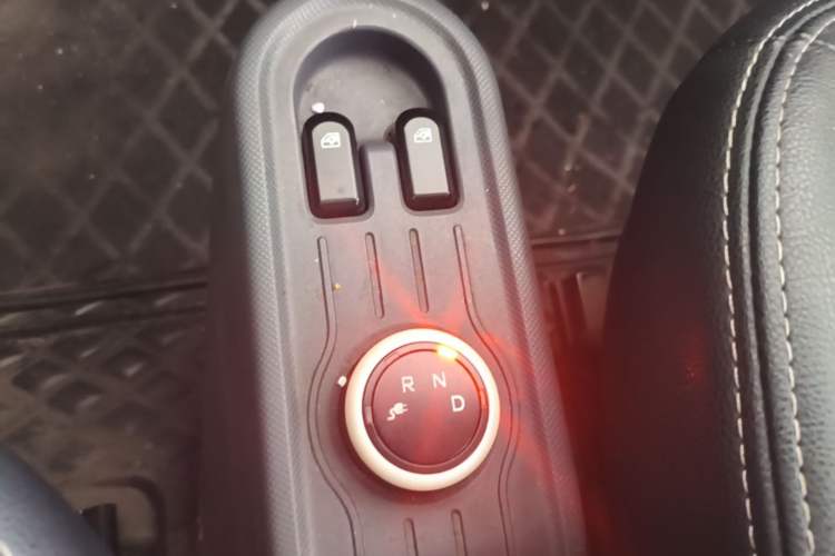 Used Wuling Hongguang MINIEV 2022 Macaron Premium Model – Lithium Iron Phosphate Gear Lever