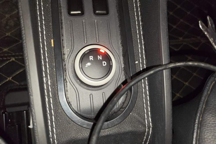 Used Wuling Hongguang MINIEV 2022 Macaron Premium Model – Lithium Ternary Battery Gear Lever