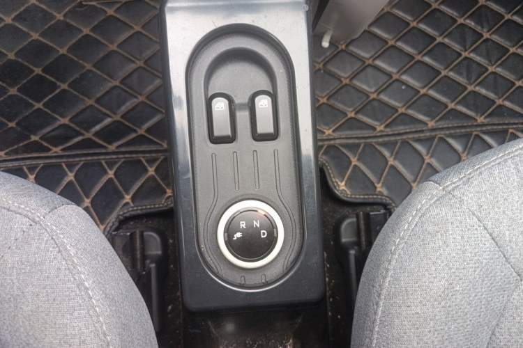 Used Wuling Hongguang MINIEV 2022 Macaron Premium Model – Lithium Iron Phosphate Gear Lever