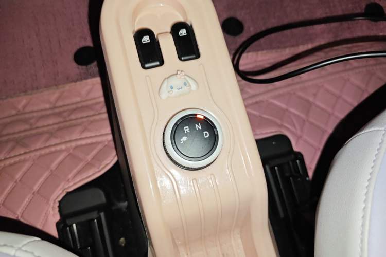 Used Wuling Hongguang MINIEV 2022 Macaron Colorful Edition Lithium-Ion Battery Gear Lever