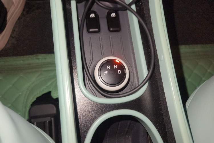 Used Wuling Hongguang MINIEV 2022 Macaron Premium Model – Lithium Iron Phosphate Gear Lever