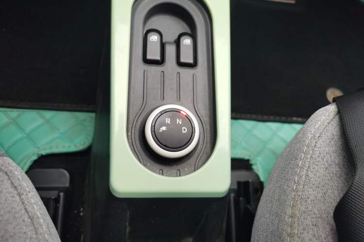Used Wuling Hongguang MINIEV 2022 Macaron Fashion Model Lithium Iron Phosphate Gear Lever