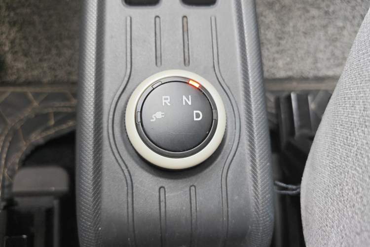 Used Wuling Hongguang MINIEV 2022 Macaron Fashion Model Lithium Iron Phosphate Gear Lever