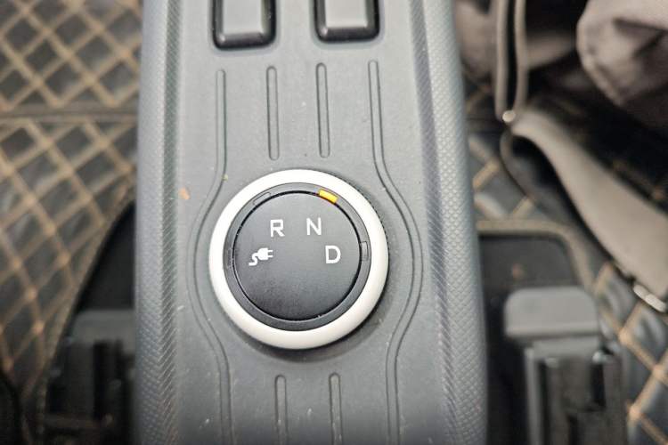 Used Wuling Hongguang MINIEV 2022 Macaron Premium Model – Lithium Iron Phosphate Gear Lever