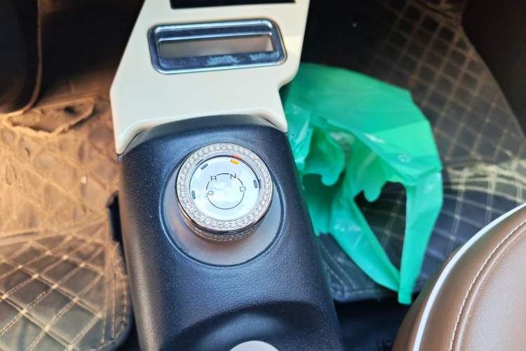 Used Wuling Hongguang MINIEV 2022 GAMEBOY 200km Gaming Edition with Lithium Iron Phosphate Gear Lever