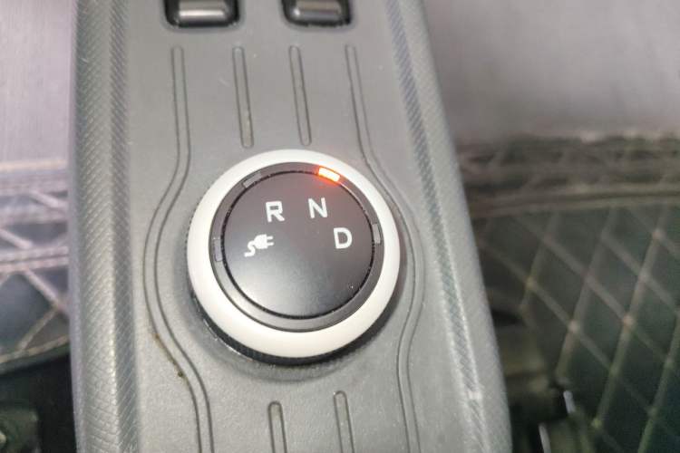 Used Wuling Hongguang MINIEV 2022 Macaron Premium Model – Lithium Iron Phosphate Gear Lever