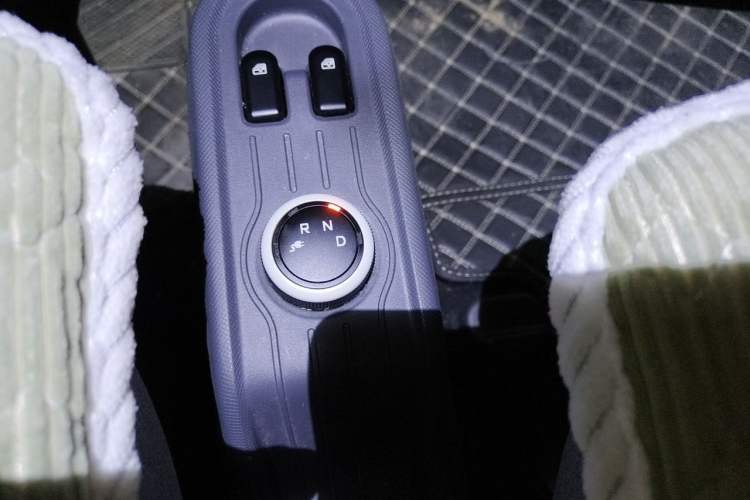 Used Wuling Hongguang MINIEV 2022 Macaron Premium Model – Lithium Iron Phosphate Gear Lever