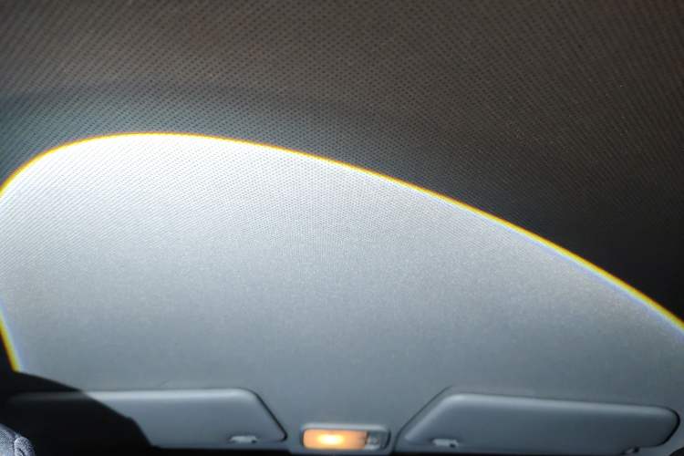 Used Wuling Hongguang MINIEV 2022 Macaron Premium Model – Lithium Iron Phosphate Headliner