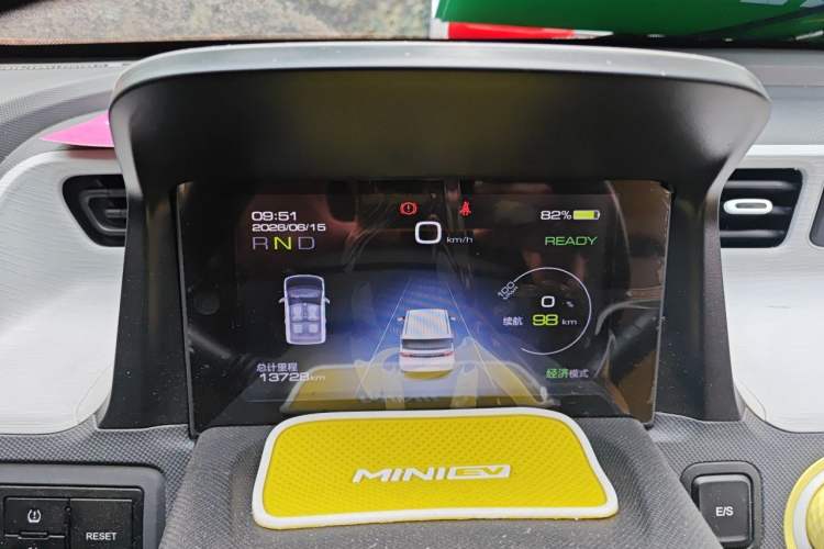 Used Wuling Hongguang MINIEV 2022 Macaron Fashion Edition Lithium-Nickel-Cobalt-Alpha-oxide Instrument Cluster