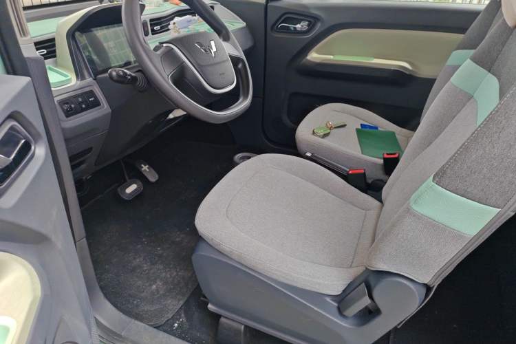 Used Wuling Hongguang MINIEV 2022 Macaron Fashion Model Lithium Iron Phosphate Left Front Seat
